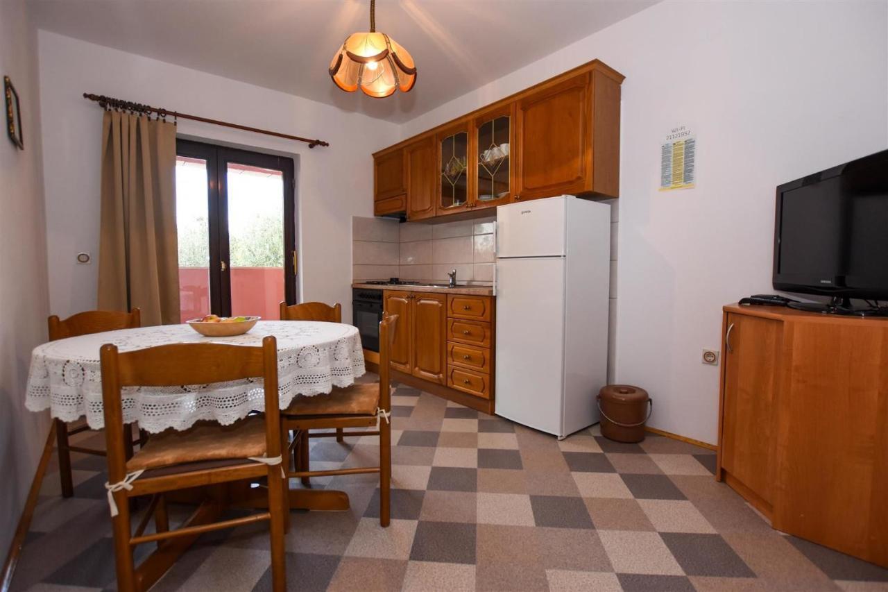 Apartments Rajko Pag Town Exterior photo